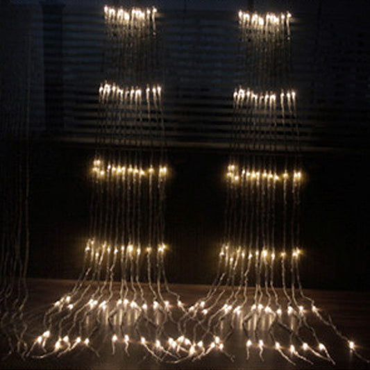 Disposición de fondo al aire libre de luces de red y luces de cadena de agua