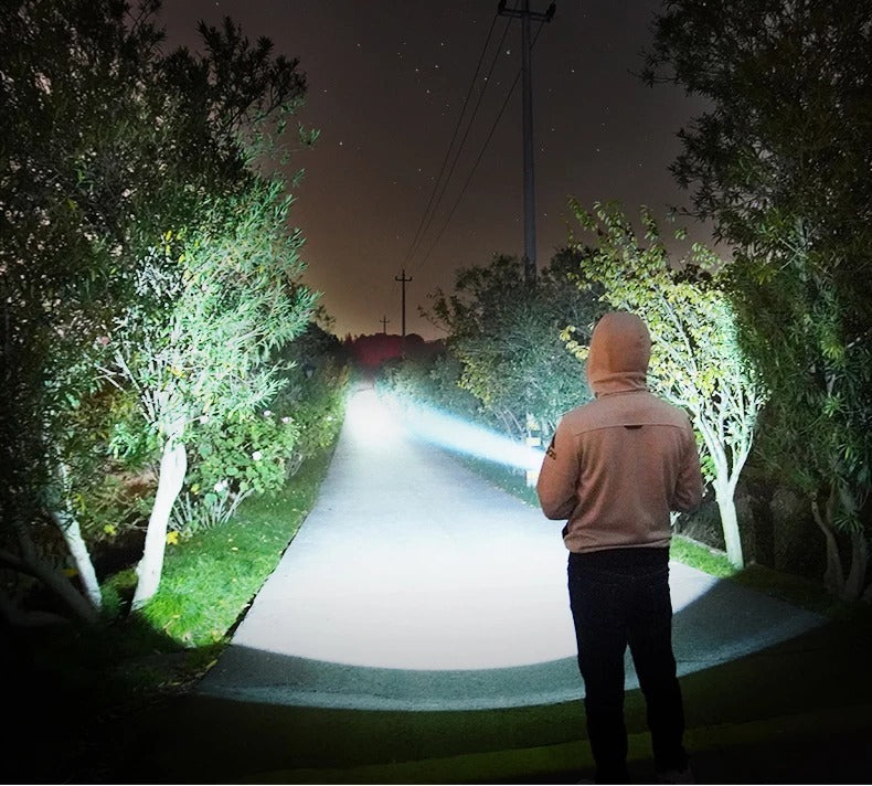 Linterna potente con enfoque LED, recargable, súper brillante, lámpara LED de xenón para exteriores