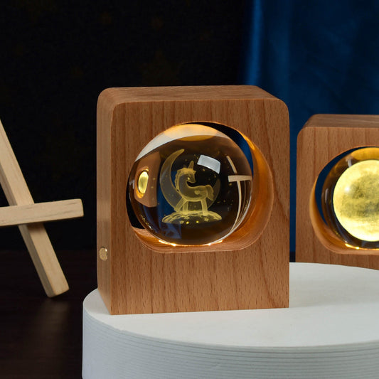 Luz nocturna de bola de cristal de haya con grabado láser 3D, diseño de alce y medusa, luces LED nocturnas con USB regulable para decoración de dormitorio, regalos y decoración del hogar.