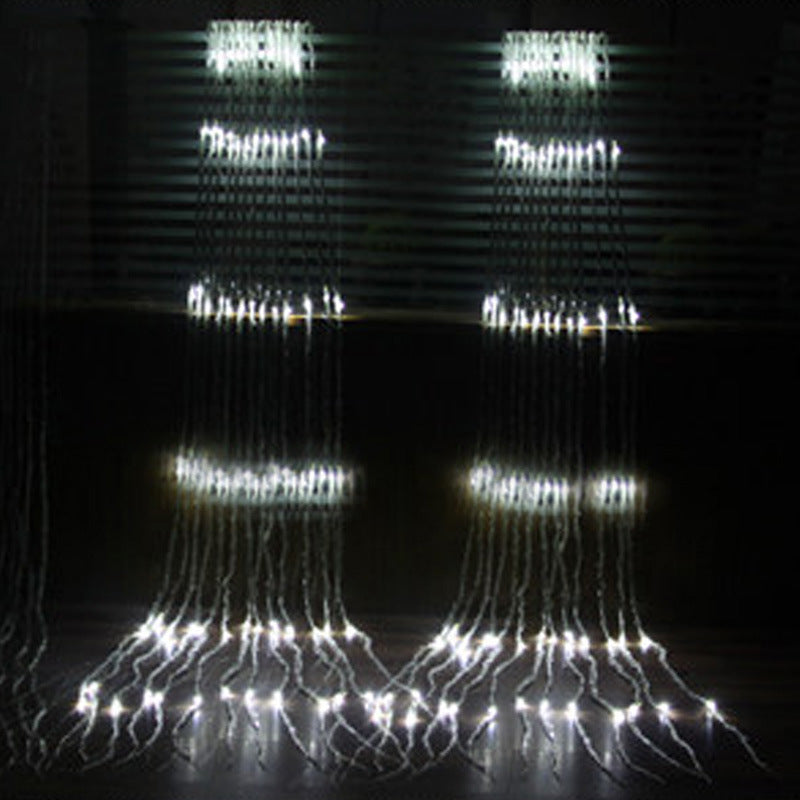 Disposición de fondo al aire libre de luces de red y luces de cadena de agua